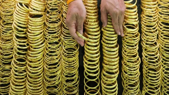 الذهب يفقد بريقه موقتًا قبل محضر الفيدرالي