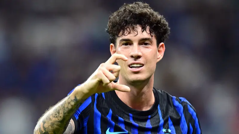 خطوة مفاجئة من أليساندرو باستوني تشعل احتماليات انتقاله إلى برشلونة