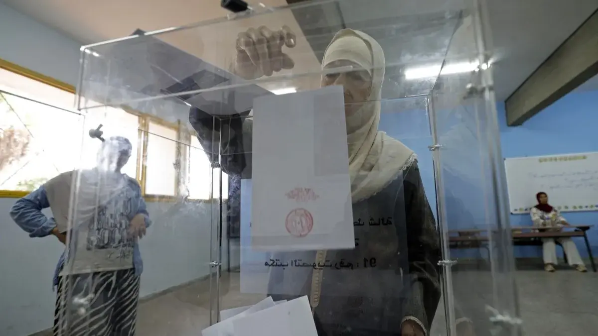 الدستور يحدد كيف يتم اختيار رئيس الحكومة المغربية الجديد (رويترز) الدستور يحدد كيف يتم اختيار رئيس الحكومة المغربية الجديد (رويترز)