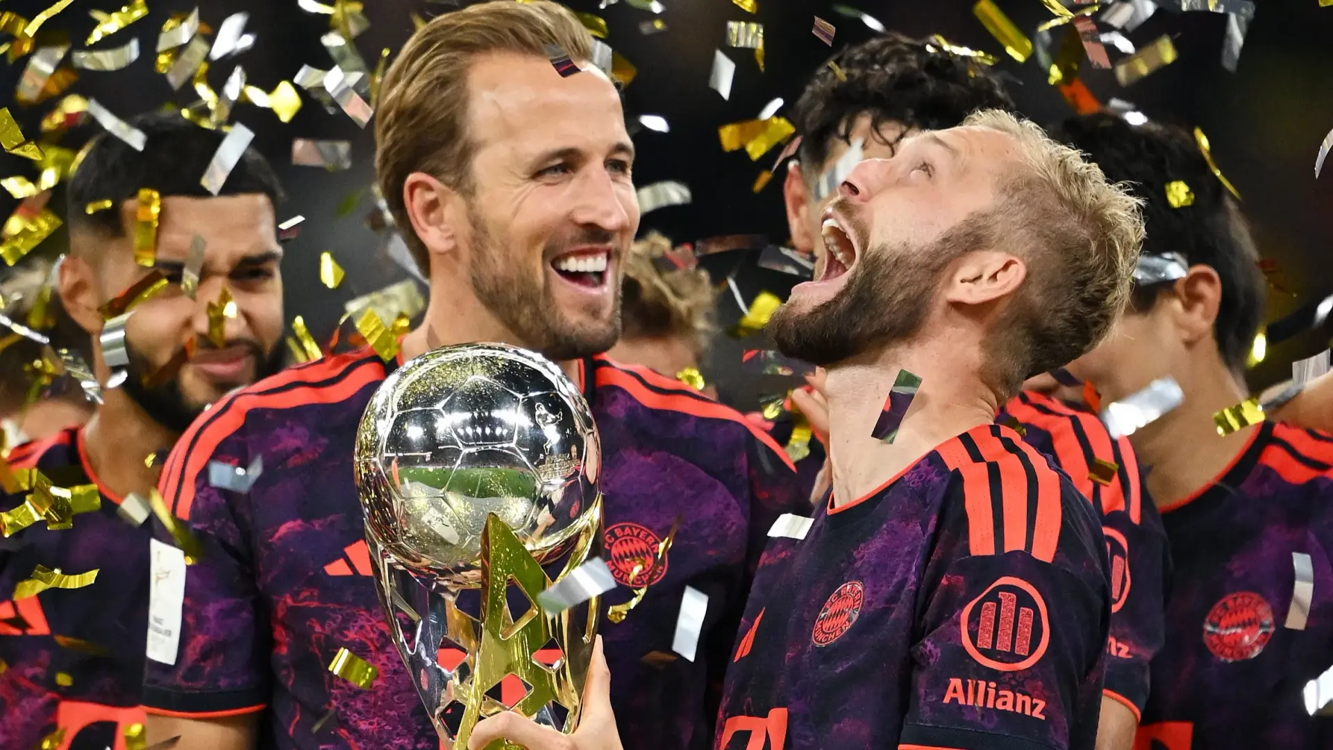 هاري كين أفضل لاعب في ألمانيا متوفقا على زميله أوليز (رويترز) هاري كين أفضل لاعب في ألمانيا متوفقا على زميله أوليز (رويترز)