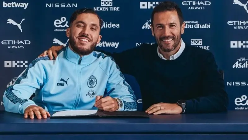 رسميا.. مانشستر سيتي يتعاقد مع الفرنسي ريان شرقي