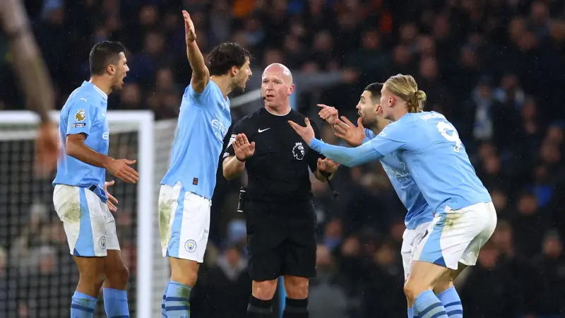 الاتحاد الإنجليزي يتهم مانشستر سيتي بـ"عدم السيطرة" على غضب لاعبيه