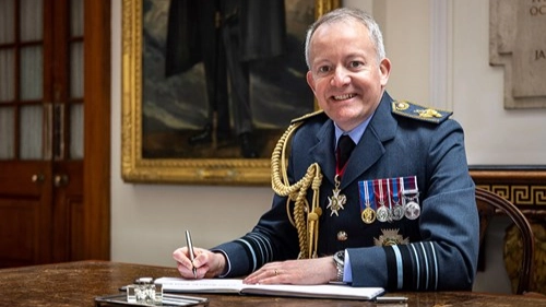 قائد الجيش البريطاني يوجه تحذيرا خطيرا لبلاده 