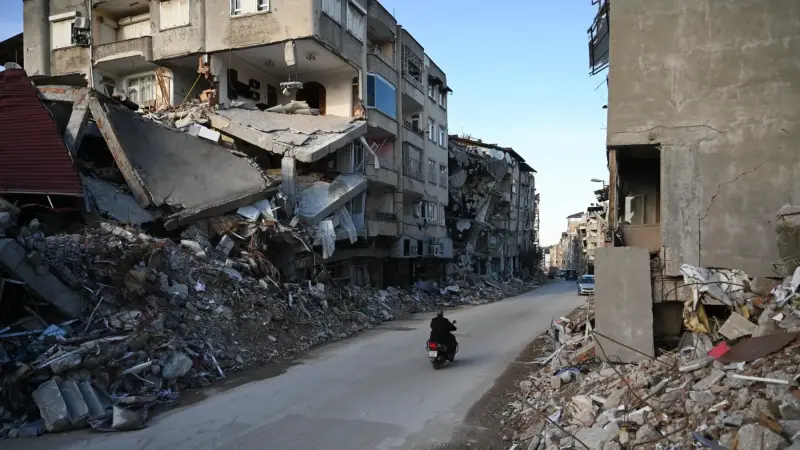 الباحث الهولندي يُحذّر من حدوث زلازل في الأسابيع المقبلة