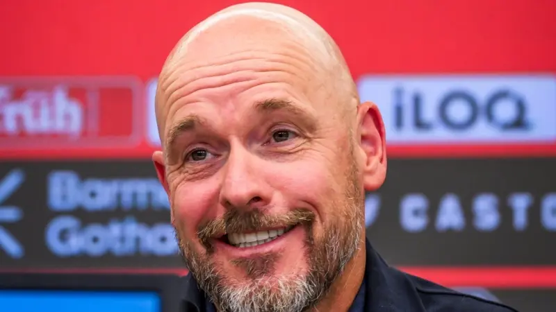 تعليق إيريك تين هاغ على تولي مسؤولية تدريب باير ليفركوزن