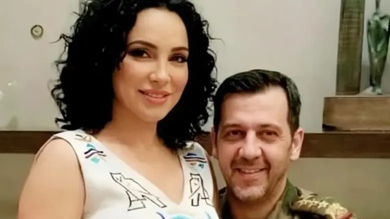 ما حقيقة الصورة التي تجمع ماهر الأسد وسلاف فواخرجي؟