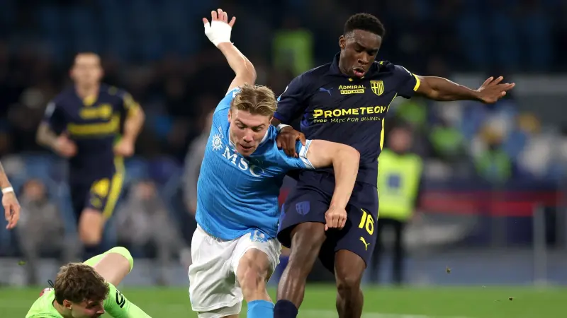 الدوري الإيطالي - نابولي يتعثر من جديد بتعادل مع بارما