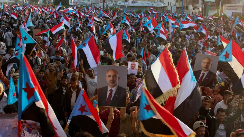 فيديو - تظاهرات مليونية في عدن تدعم الانتقالي الجنوبي