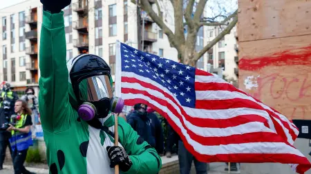 related_news_inside_blogsطائرة أباتشي تحلق فوق تظاهرات أميركا ضد ترامب.. ما القصة؟