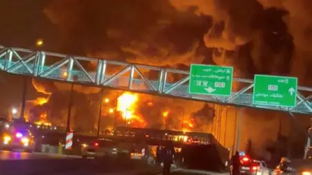 related_news_inside_blogsفيديو - قصف مخازن وقود طهران.. ولابيد يدعو لضرب حقول النفط الإيرانية