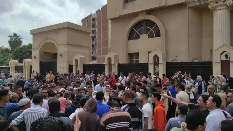 فيديو - المئات يتظاهرون تزامنًا مع النظر في قضية الطفل ياسين ضحية مدرسة الكرمة