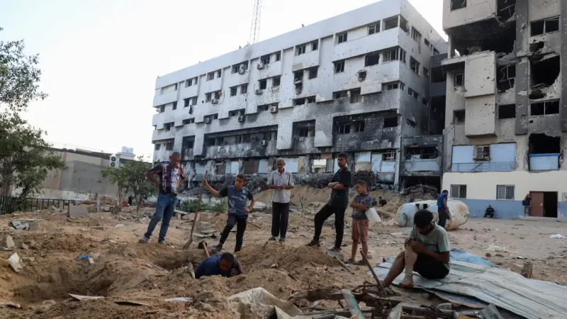 مدير مجمع الشفاء: مدينة غزة تواجه كارثة إنسانية بسبب القصف الإسرائيلي