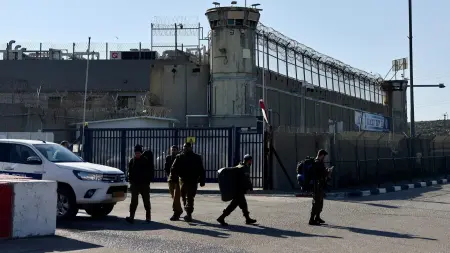 related_news_inside_blogsفيديو لتعذيب إسرائيل لمعتقلين فلسطينين يثير الغضب