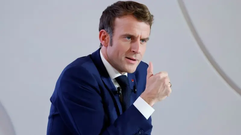 ماكرون: سأتواصل مع إيران لإعادة فتح مضيق هرمز