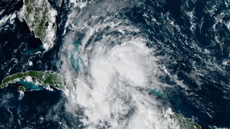 بعد تحولها من منخفض مداري.. العاصفة إيميلدا تتجه نحو فلوريدا