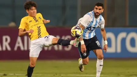 القنوات الناقلة لمباراة الأهلي ضد بيراميدز اليوم في كأس إنتركونتيننتال 2025 مع الموعد