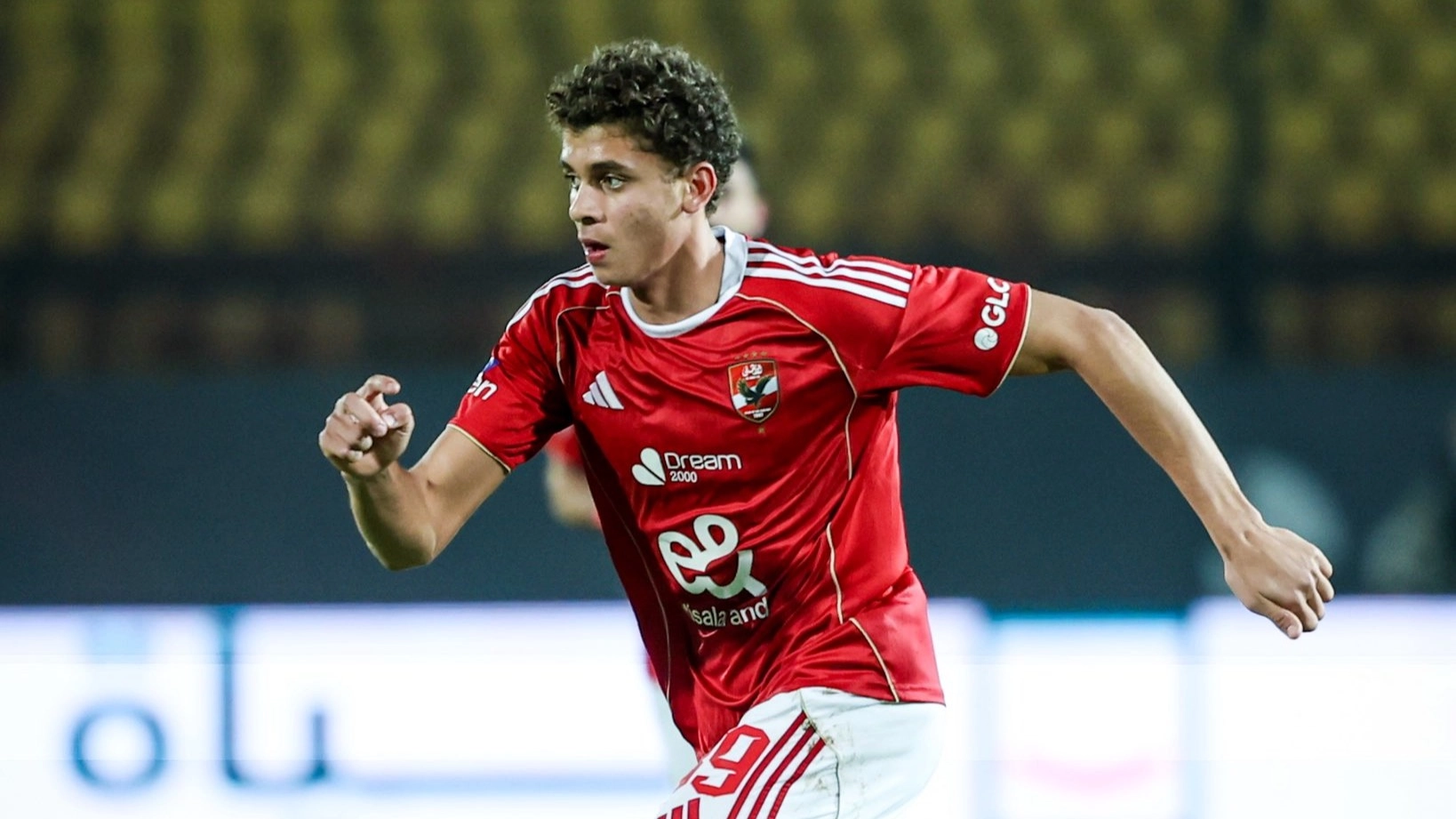 تطورات جديدة في مفاوضات انتقال لاعب الأهلي حمزة عبد الكريم إلى برشلونة 