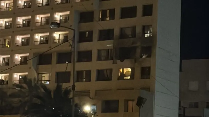 فيديو - لبنان.. 3 قتلى بغارة إسرائيلية على فندق في العاصمة بيروت