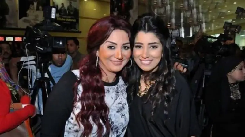 وفاء عامر وأيتن عامر في تجربة مسرحية جديدة في دبي