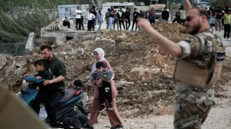 related_news_inside_blogsفوق الركام.. نازحون يعودون إلى جنوب لبنان بعد سريان الهدنة