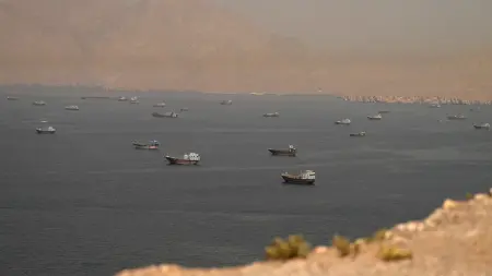 إيران تُلزم السفن بالإبلاغ المسبق قبل عبور مضيق هرمز
