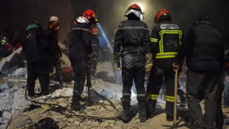 قتلى ومصابون.. تفاصيل انهيار عمارتين بفاس المغربية