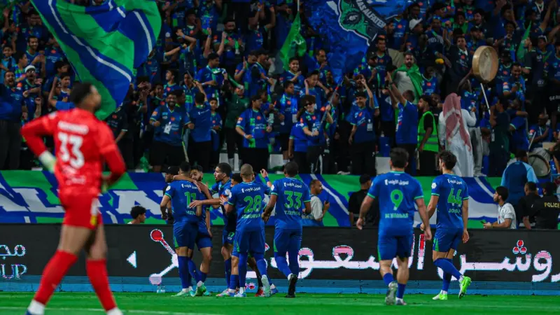 الدوري السعودي - الفتح يعيد الأمل للهلال بثنائية في مرمى الاتحاد