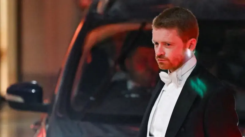 مستشار ستارمر الذي أطاحت به وثائق إبستين.. من هو مورغان ماكسويني؟