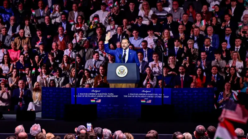 محادثات وشيكة بين واشنطن وطهران.. وترامب يرجح غياب فانس