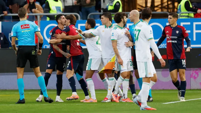 الدوري الإيطالي - كالياري يصدم روما ويمنح إنتر ميلان هدية الصدارة