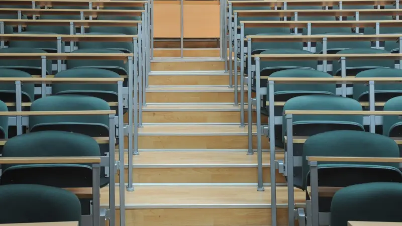 مصر.. فصل طالب لاصطحابه ثعبانا داخل مدرسة