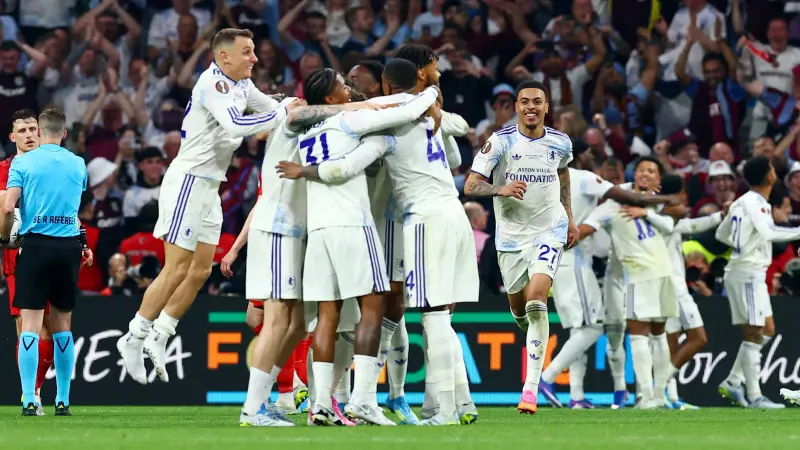 ملك الدوري الأوروبي.. أوناي إيمري يُعيد أستون فيلا إلى منصات التتويج