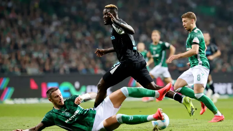 احتفال أمين عدلي يحضر خلال تعادل ليفركوزن وبريمن بالدوري الألماني