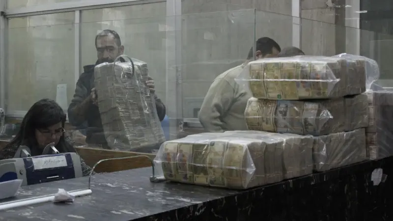 بين الإنقاذ بالاعتراف أو الغرق بالتأجيل.. المصارف السورية في اختبار 6 أشهر