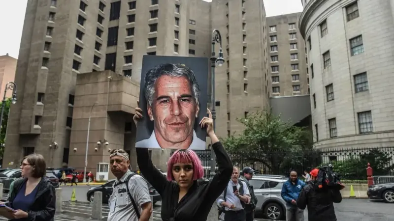 وثائق إبستين تهز النخبة الأميركية ورئيس هارفارد السابق ينسحب