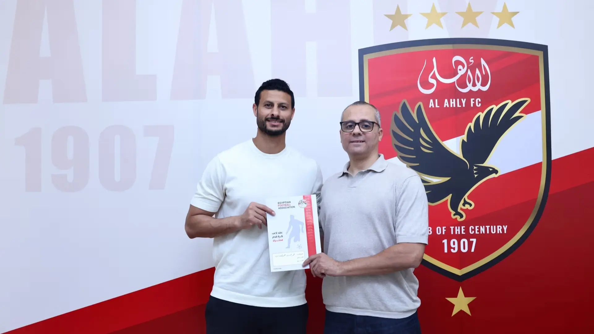 محمد الشناوي يُمدد عقده مع الأهلي المصري (الموقع الرسمي للنادي) محمد الشناوي يُمدد عقده مع الأهلي المصري (الموقع الرسمي للنادي)