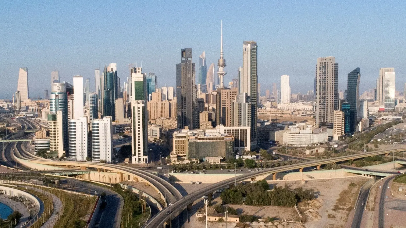 أمير الكويت أصدر مرسوما جديدا بشأن حقوق المجنسين السياسية (رويترز) أمير الكويت أصدر مرسوما جديدا بشأن حقوق المجنسين السياسية (رويترز)