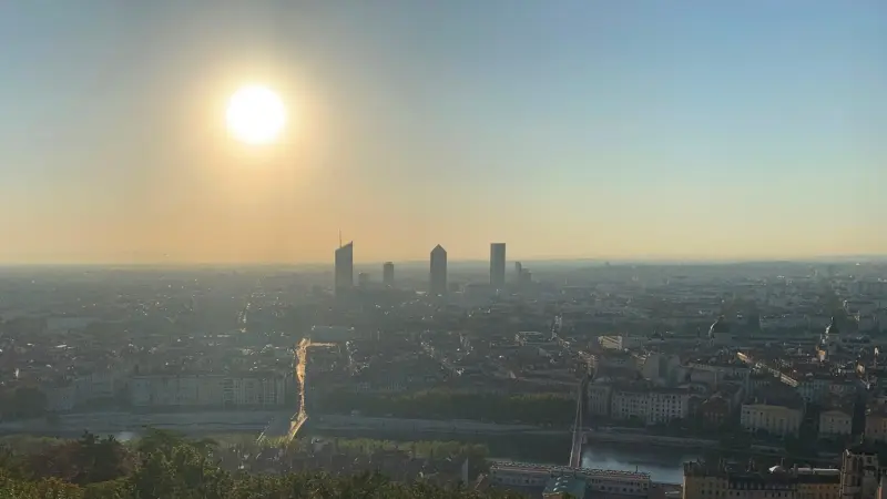 بسبب الحر.. فرنسا ترفع مستوى التأهب البرتقالي في 53 مدينة