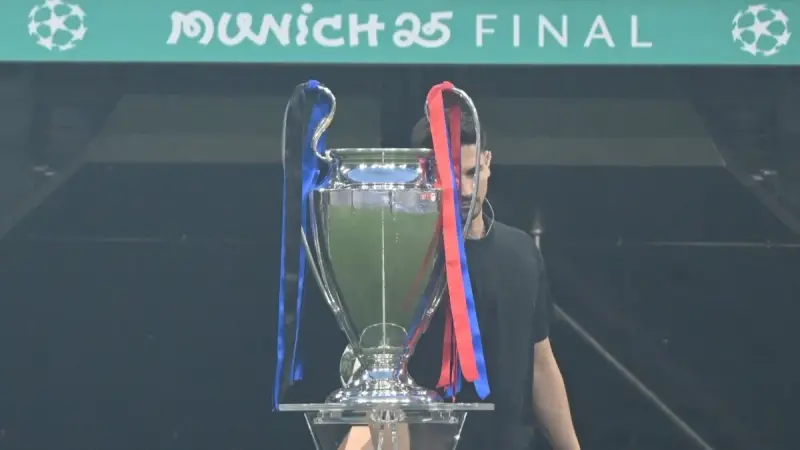 فيديو - مغامرة جريئة.. بلجيكيان يختبئان 27 ساعة داخل مرحاض لحضور نهائي دوري الأبطال مجانا