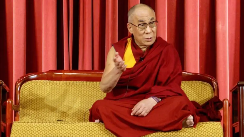 الزعيم الروحي للبوذيين ينفي أي صلة له بإبستين