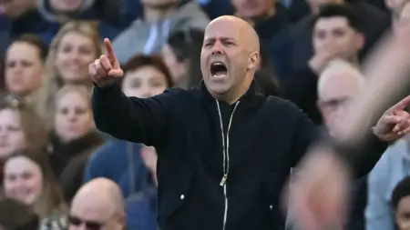 related_news_inside_blogsسلوت يُرجع خسارة ليفربول "المؤلمة" إلى الإصابات وينتقد سياسة الانتقالات