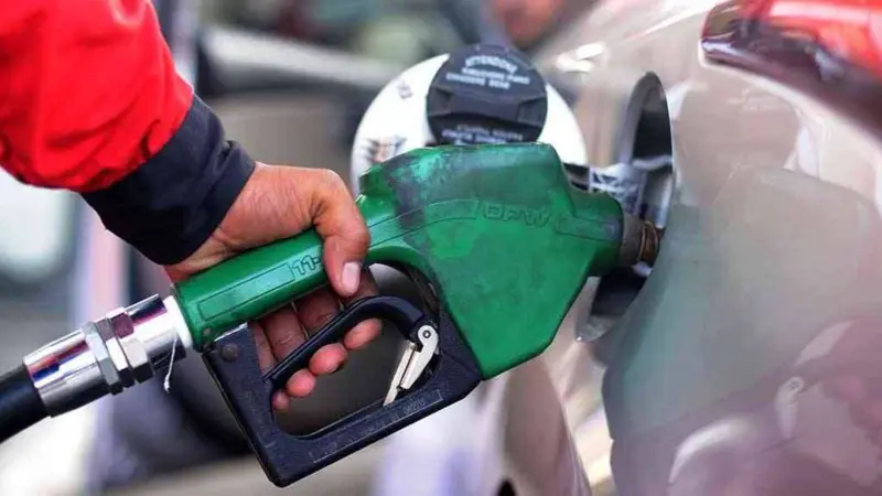 ارتفاع للبنزين وانخفاض للديزل.. إليك أسعار الوقود لشهر مايو 2025 في الإمارات