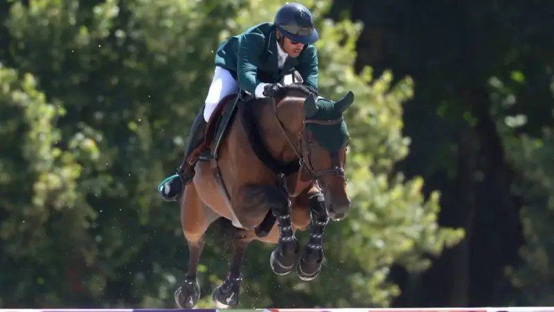 من هو عبد الرحمن الراجحي فخر السعودية في الفروسية؟