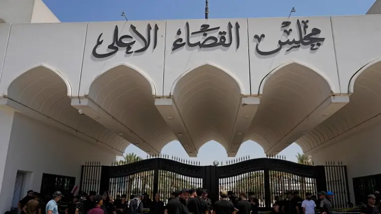 "سرقة القرن".. مذكرات قبض بحق مسؤولين عراقيين سابقين