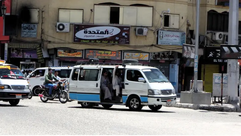 حادثة "فتاة الشروق" تتكرر.. ألقت بنفسها من ميكروباص بعد محاولة اختطافها