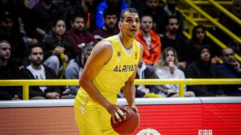 في  عمر 47.. إسماعيل أحمد يتوّج بالدوري اللبناني لكرة السلة مع الرياضي