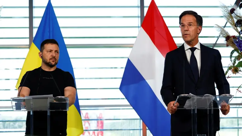 زيلينسكي في هولندا.. وتعهّدات بتزويد أوكرانيا بطائرات "إف-16"