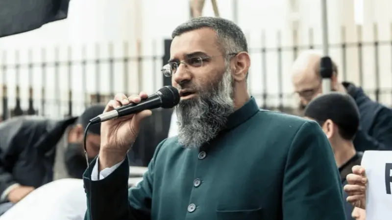 من هو أنجم تشودري الذي قضت بريطانيا بسجنه مدى الحياة؟