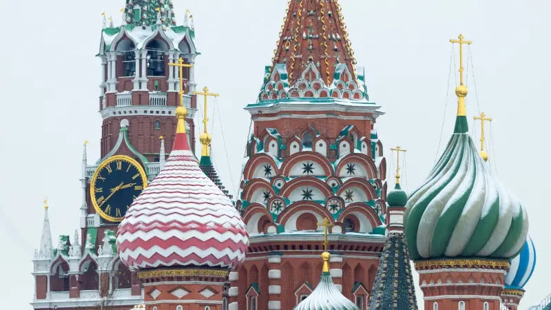 روسيا تُجلي أفرادا من بعثتها الخارجية في سوريا