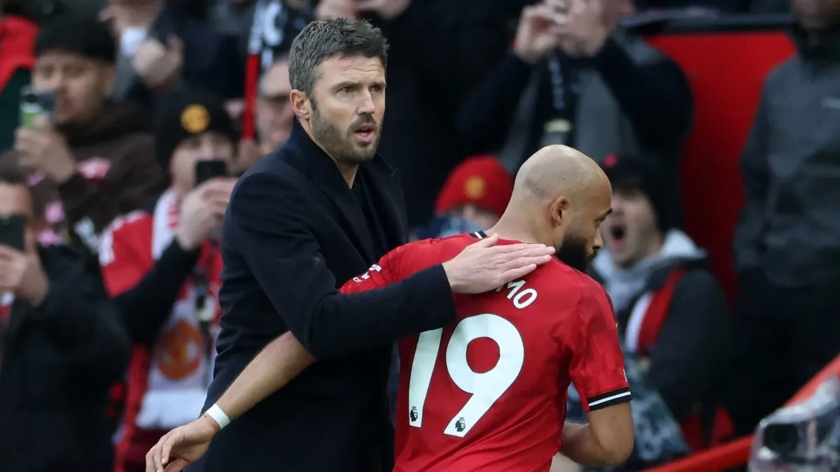 أسطورة مانشستر يونايتد يشيد بـ4 مؤشرات قدمها كاريك أمام السيتي 